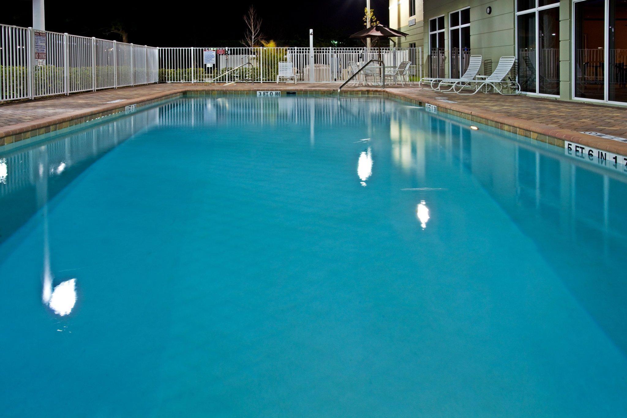 Holiday Inn Express Hotel & Suites Palm Bay, An Ihg Hotel Екстер'єр фото