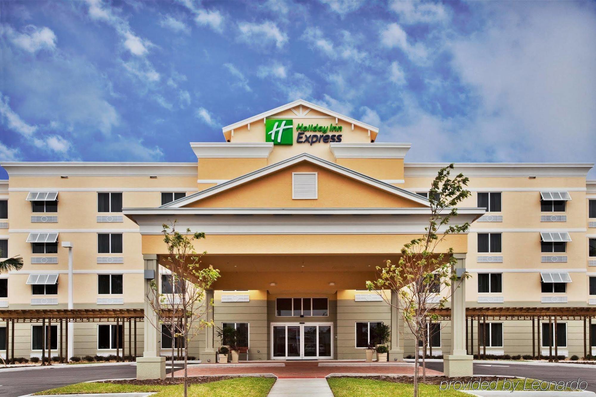 Holiday Inn Express Hotel & Suites Palm Bay, An Ihg Hotel Екстер'єр фото
